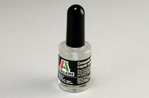 Жидкий клей для моделей Liquid Cement for Plastic (Large Brush), 15 мл, Italeri, 3989